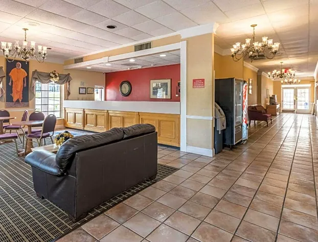 Econo Lodge Inn & Suites Orangeburg hotel detail image 4