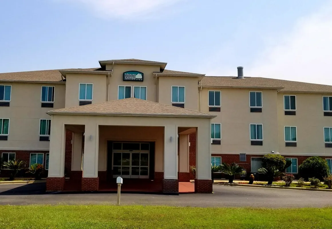 Home Inn & Suites hotel hero