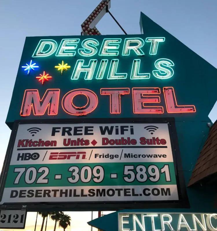 Desert Hills Motel hotel hero
