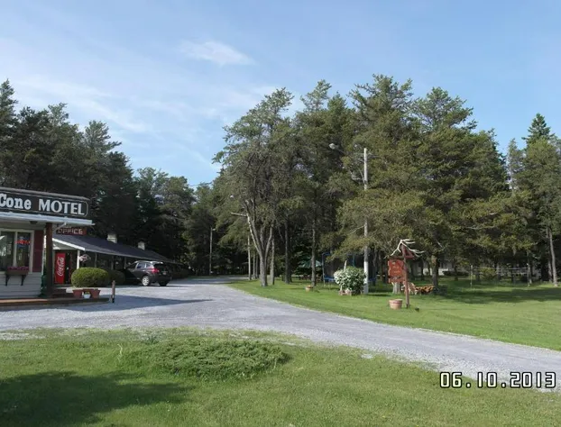 Pine cone Motel hotel detail image 1