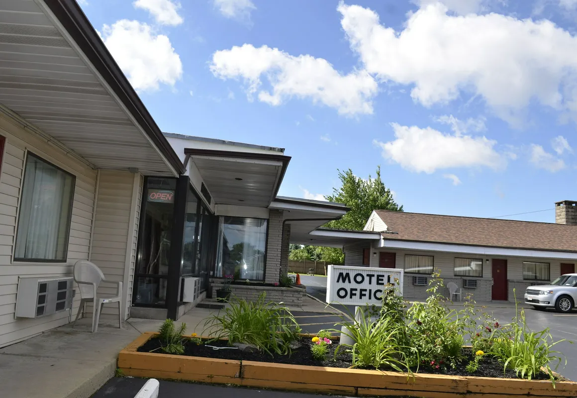 Budget Inn Williamsville hotel hero