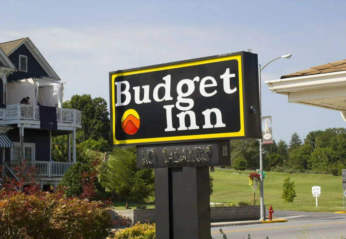 Budget Inn hotel hero
