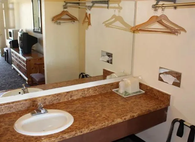 Travelers Inn & Suites hotel detail image 1
