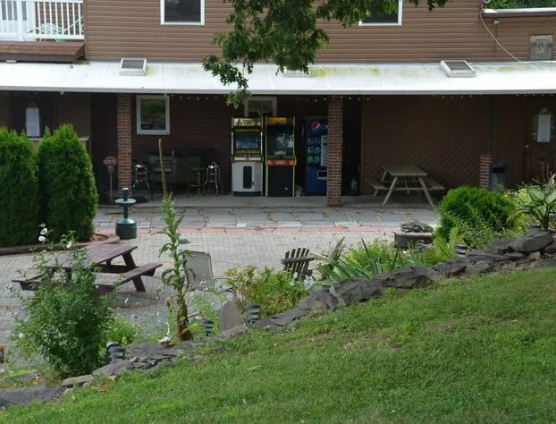 B & B Lounge hotel detail image 2