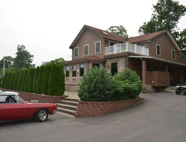 B & B Lounge hotel detail image 3