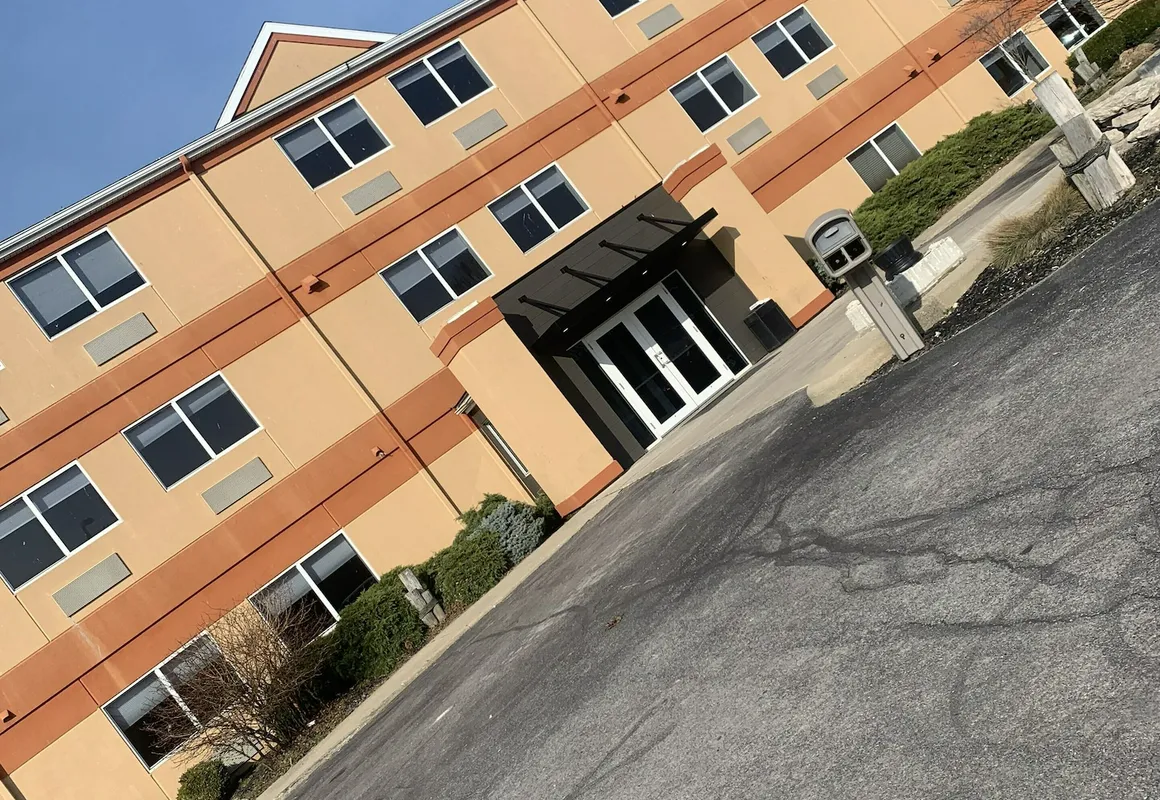 Commodore Perry Inn and Suites hotel hero