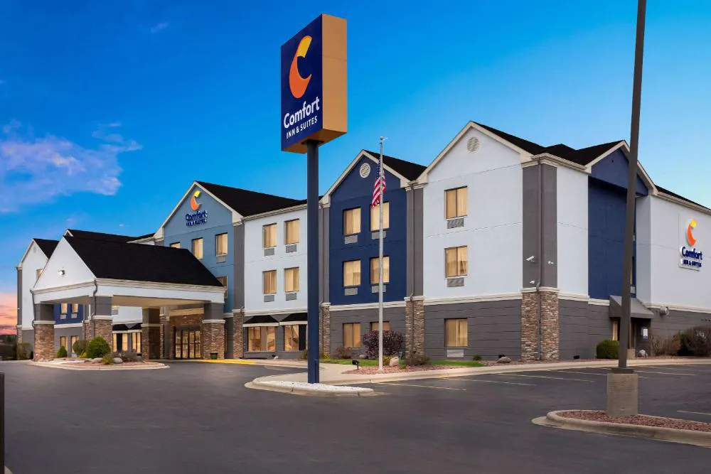 Comfort Inn & Suites Kenosha-Pleasant Prairie hotel hero