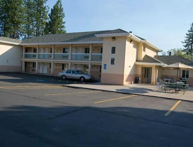 Shasta Pines Motel & Suites hotel detail image 2