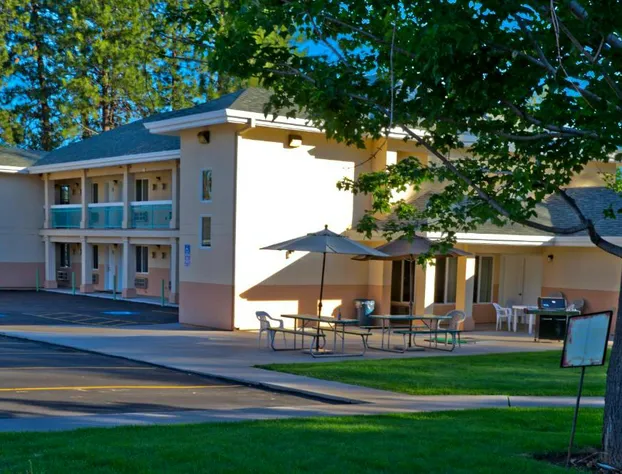 Shasta Pines Motel & Suites hotel detail image 4