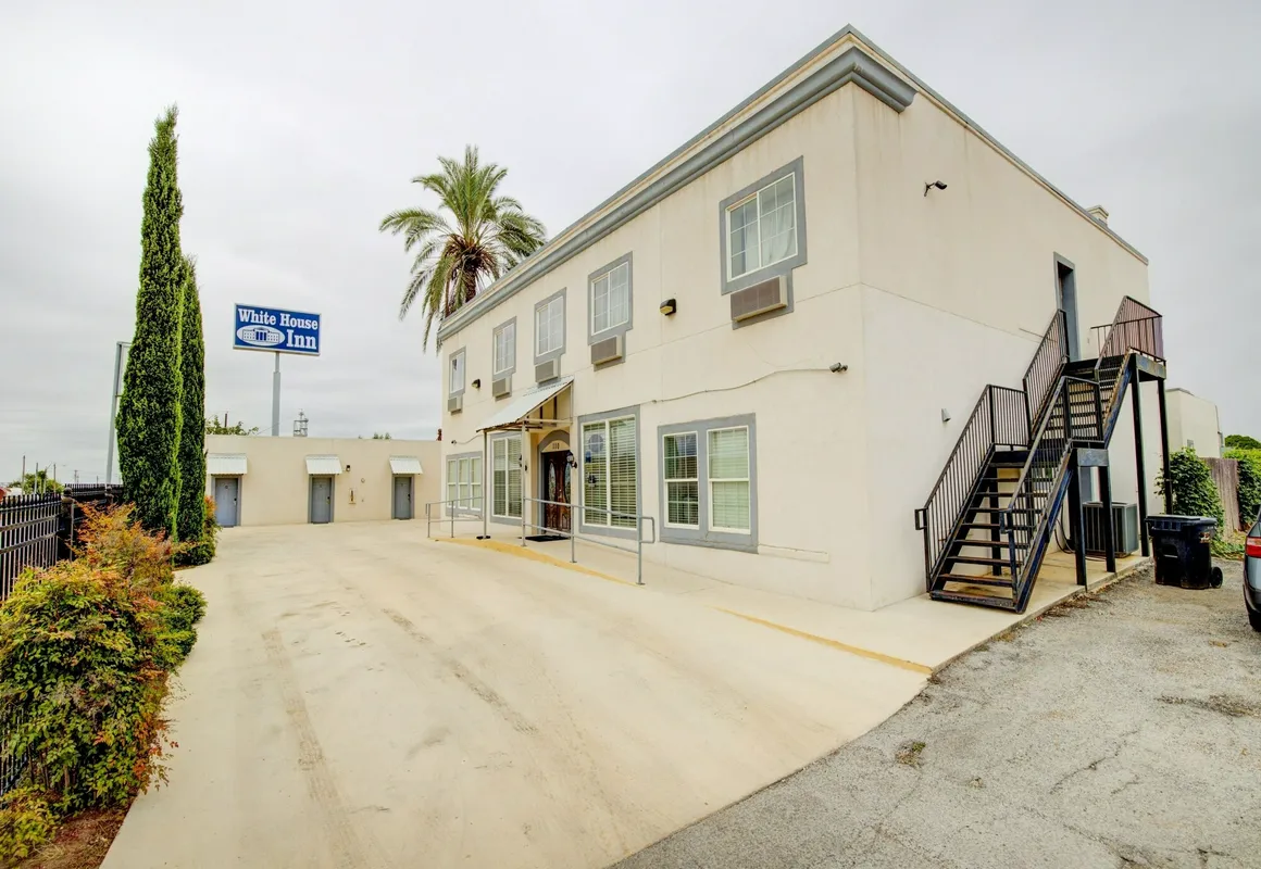 Hotel O Dilley Main St TX hotel hero