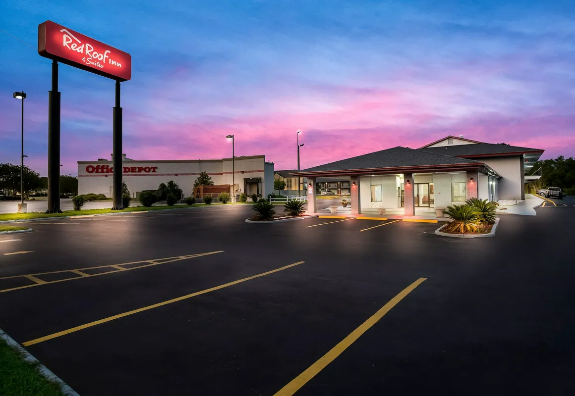 Red Roof Inn & Suites Thomasville hotel hero