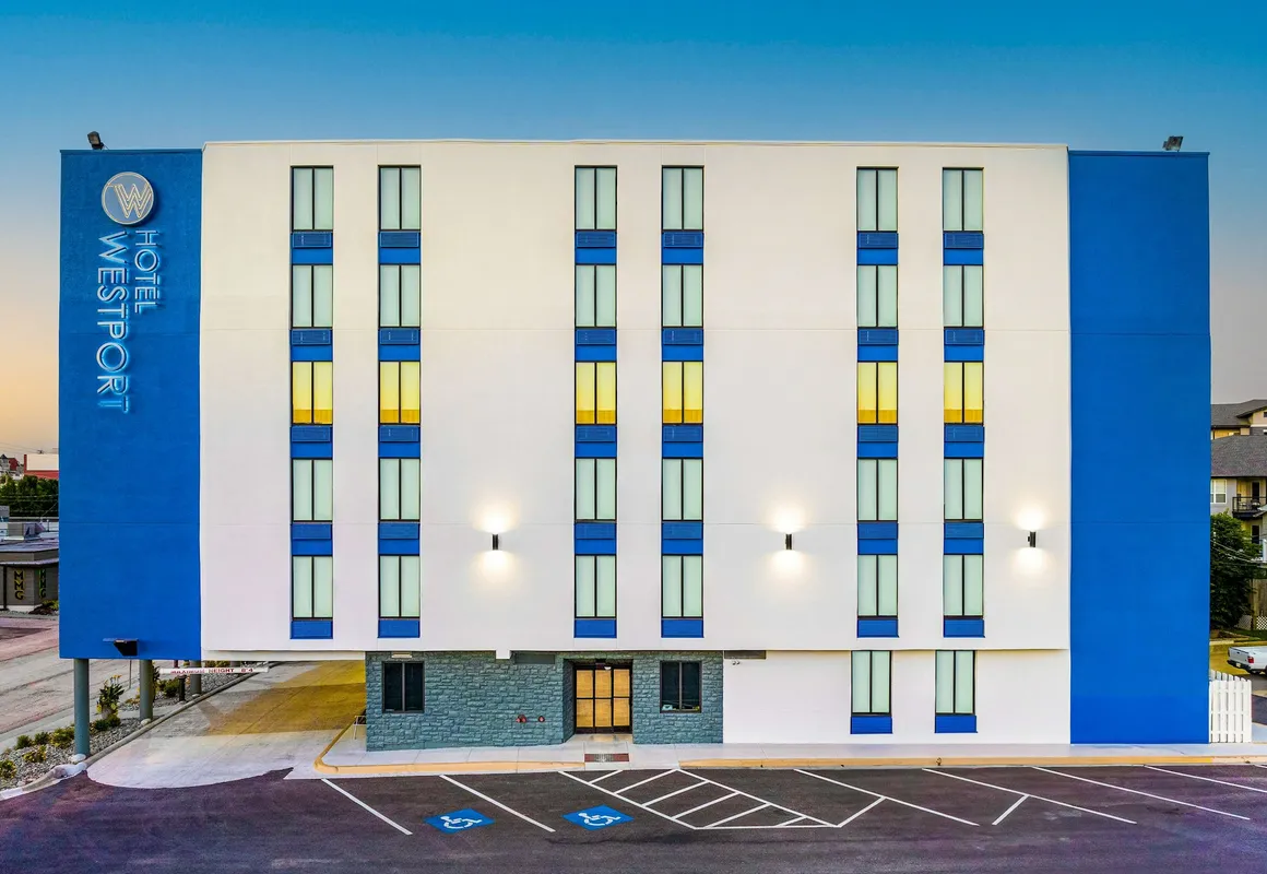 Hotel Westport Kansas City, Tapestry Collection by Hilton hotel hero