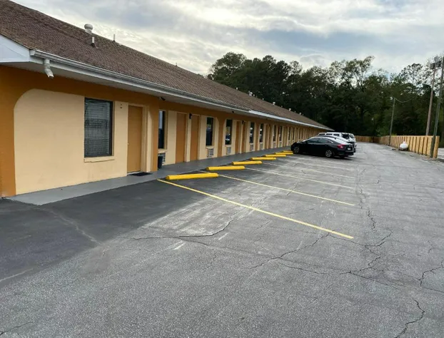 Deluxe Inn hotel detail image 2