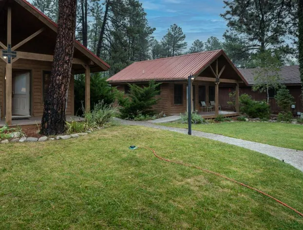 Shadow Mountain Lodge and Cabins hotel detail image 2