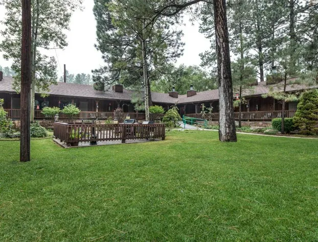 Shadow Mountain Lodge and Cabins hotel detail image 3