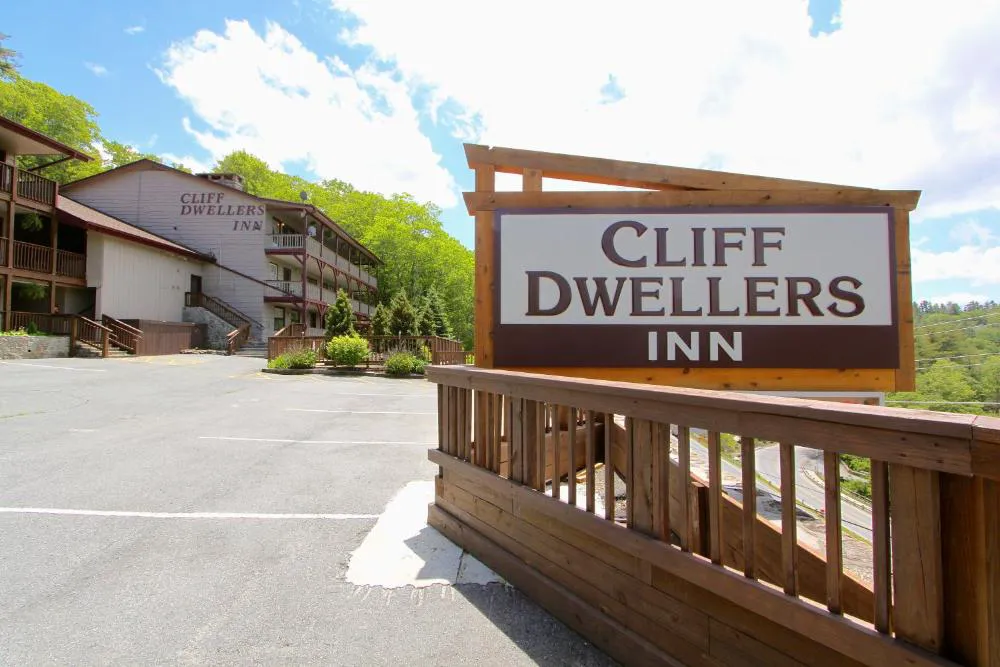 Cliff Dwellers Inn hotel hero