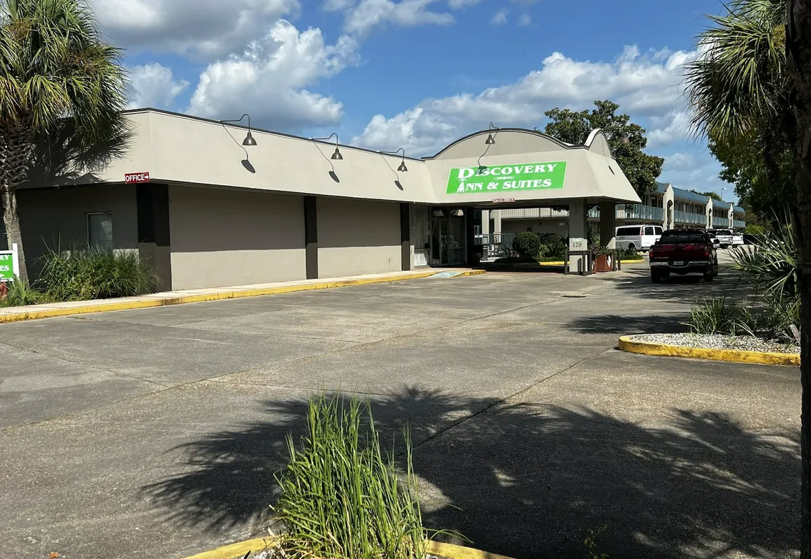 Discovery Inn hotel hero