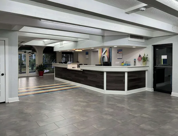 Motel 6 Tallahassee, FL – North Monroe hotel detail image 1