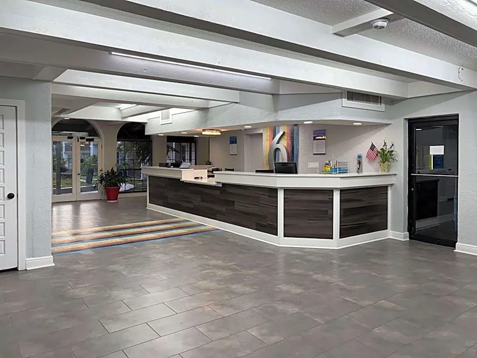 Motel 6 Tallahassee, FL – North Monroe hotel hero