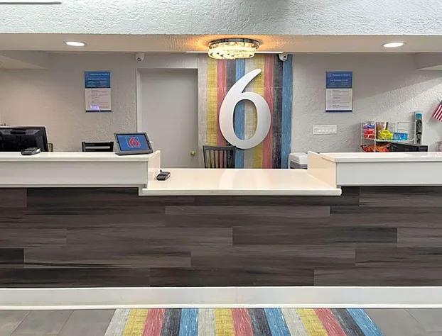 Motel 6 Tallahassee, FL – North Monroe hotel detail image 1