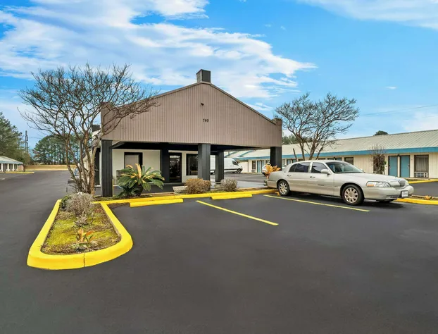 Rodeway Inn & Suites Brookhaven hotel detail image 4