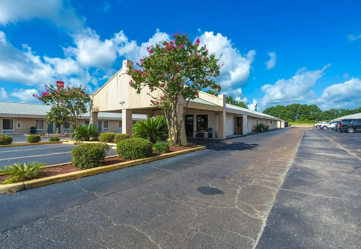 Rodeway Inn & Suites hotel hero
