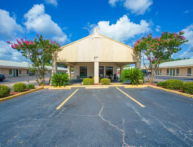 Rodeway Inn & Suites hotel detail image 1