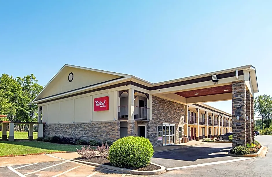 Red Roof Inn & Suites Greenwood, SC hotel hero