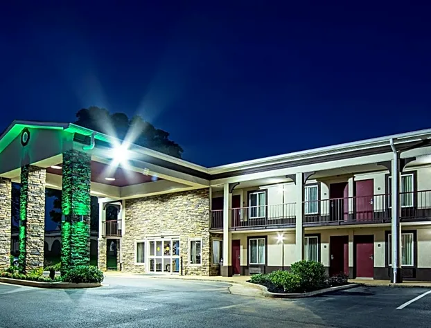 Red Roof Inn & Suites Greenwood, SC hotel detail image 2