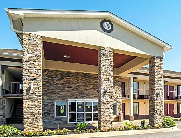 Red Roof Inn & Suites Greenwood, SC hotel detail image 3