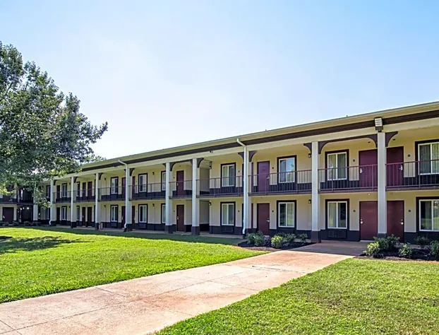 Red Roof Inn & Suites Greenwood, SC hotel detail image 4