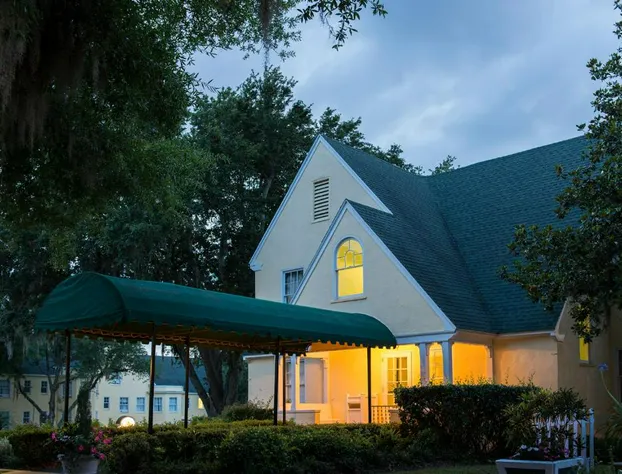 Lakeside Inn hotel detail image 3