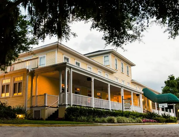 Lakeside Inn hotel detail image 2