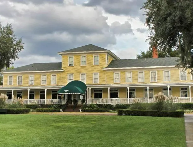 Lakeside Inn hotel detail image 4