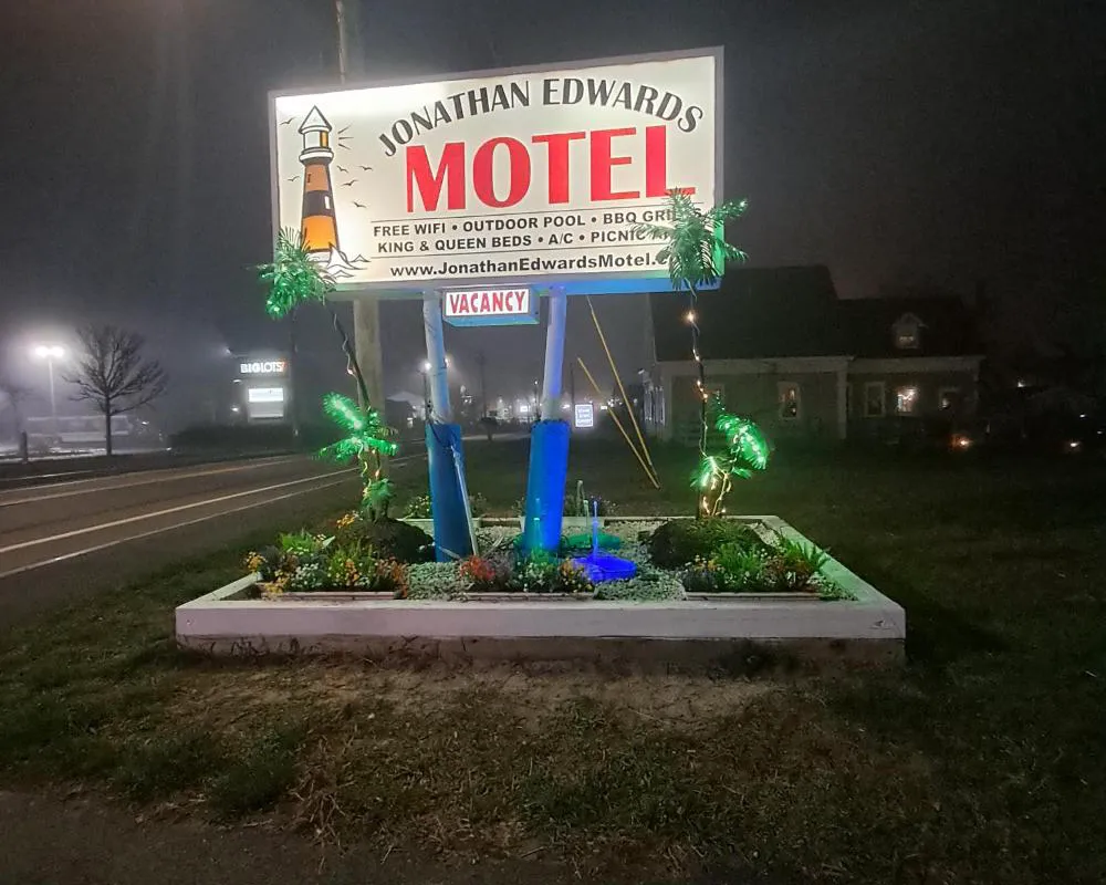 Jonathan Edwards Motel hotel hero