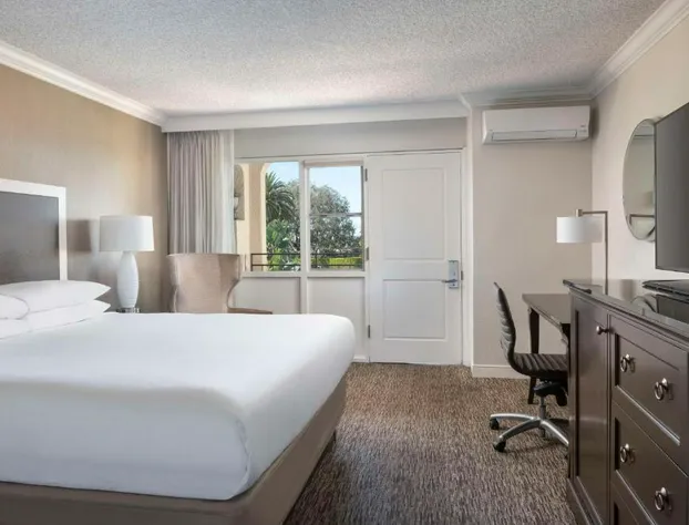 Hyatt Regency Newport Beach hotel detail image 4