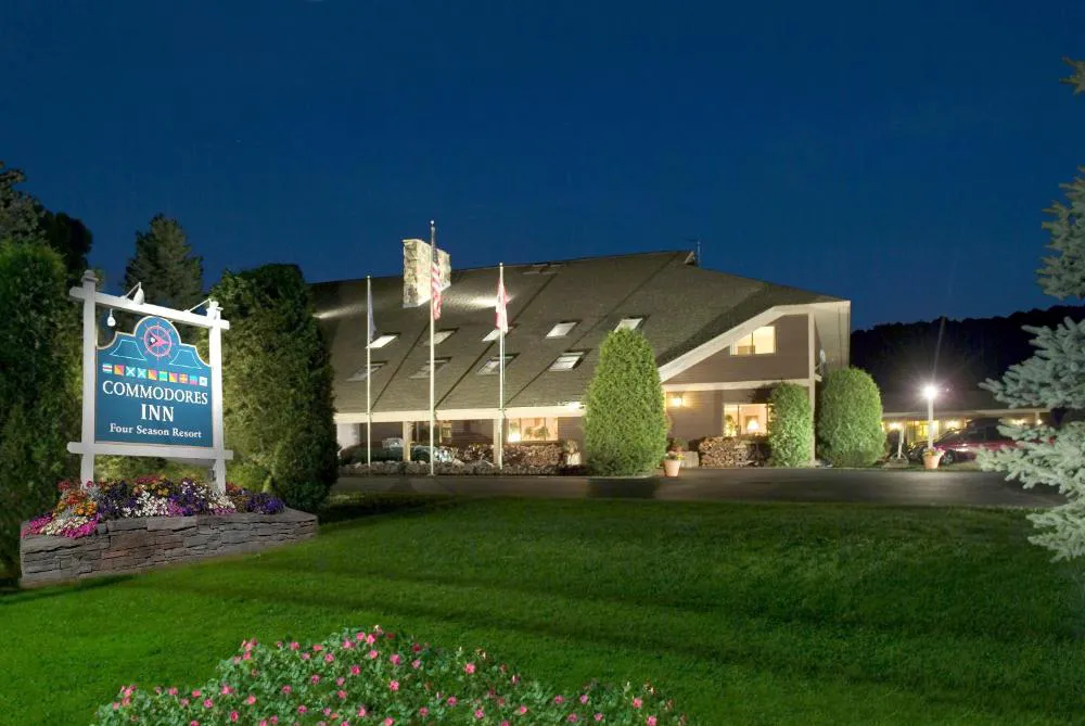 Commodores Inn hotel hero