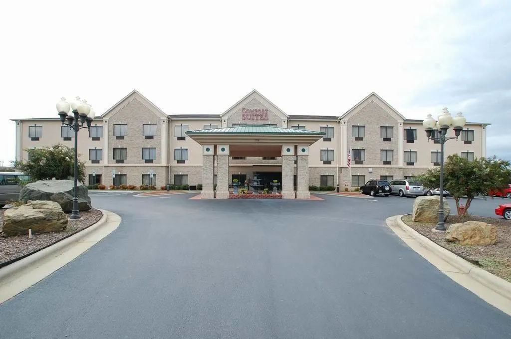 Quality Suites Graham - Burlington South hotel hero