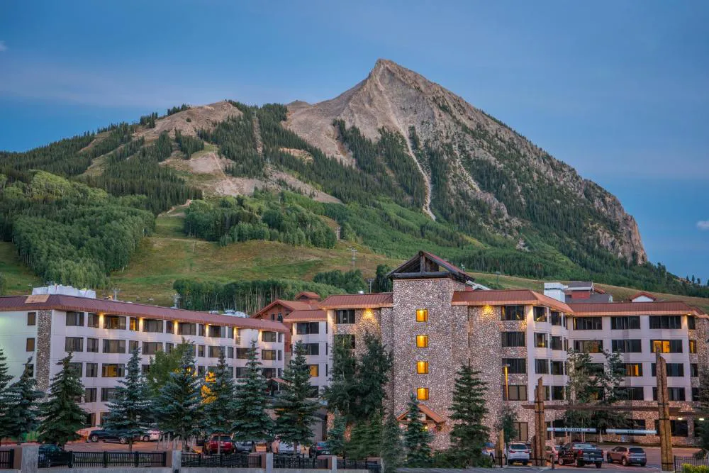 Grand Lodge Crested Butte hotel hero