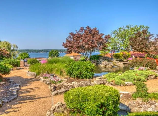 Lodge Of Four Seasons Golf Resort, Marina & Spa hotel detail image 2