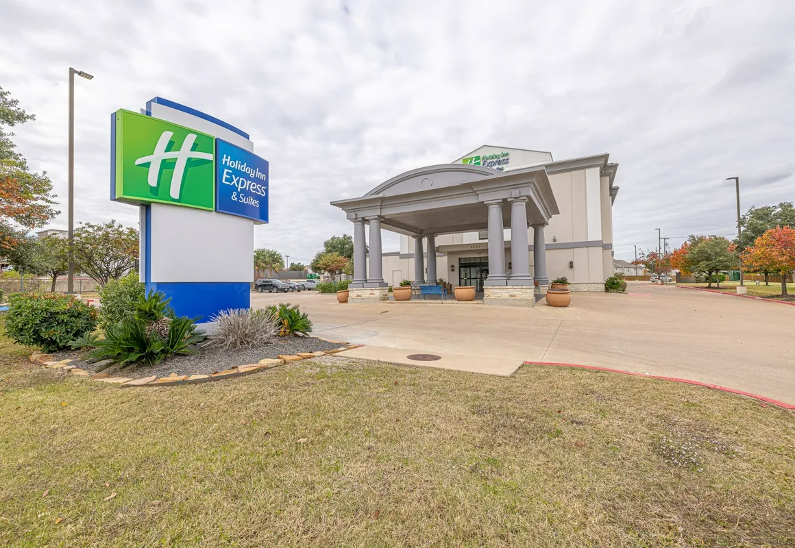 Holiday Inn Express & Suites College Station by IHG hotel hero