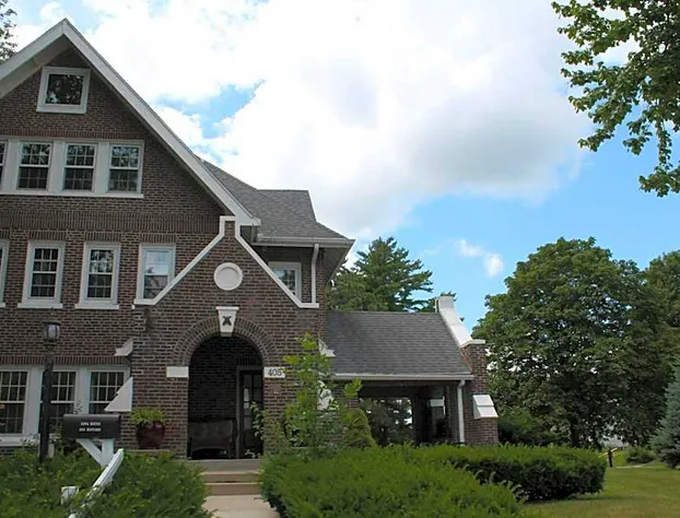 Iowa House hotel detail image 1