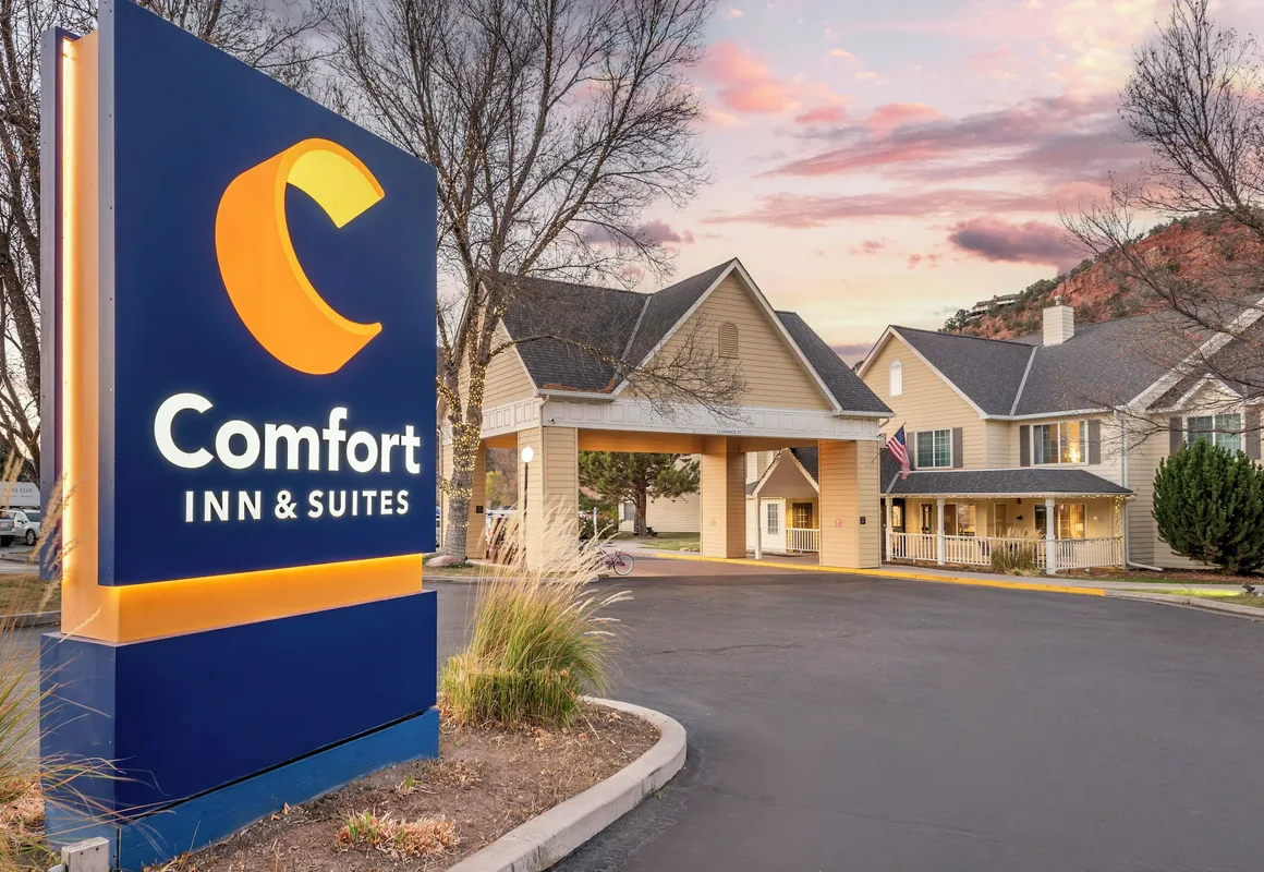 Comfort Inn & Suites Carbondale on the Roaring Fork hotel hero