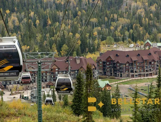 Glacier Mountaineer Lodge hotel detail image 4