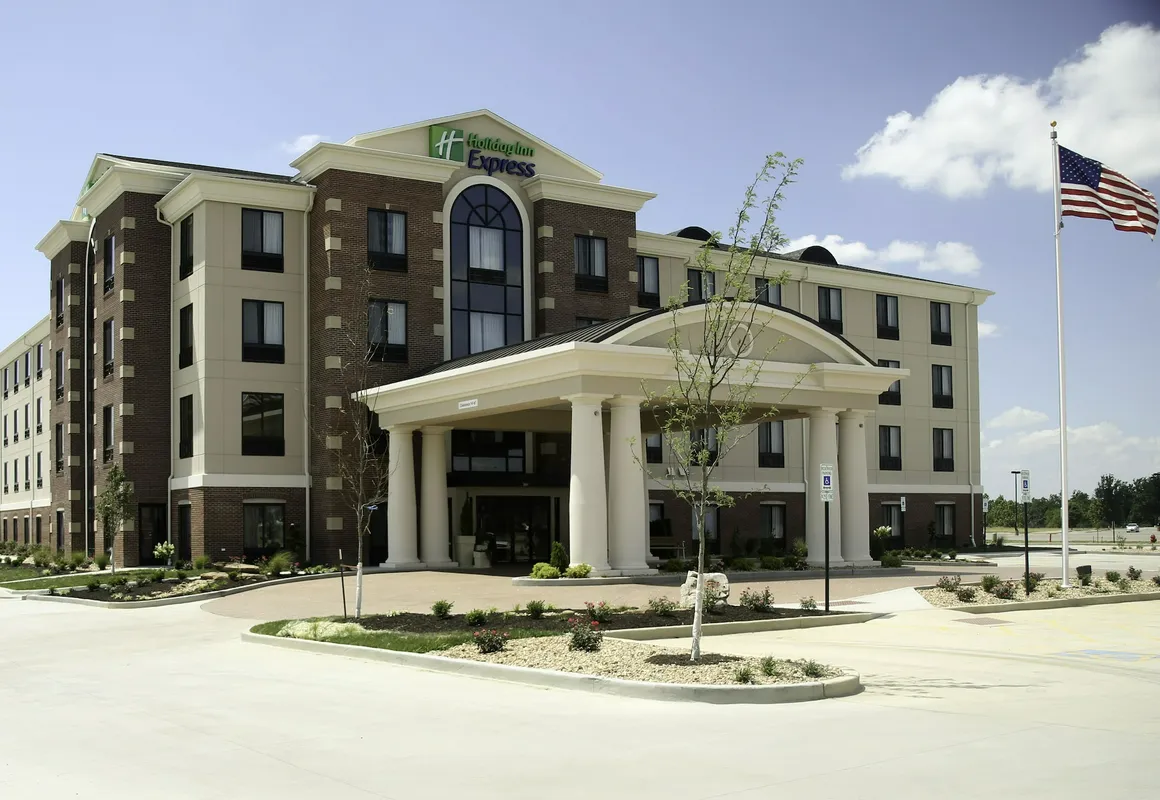 Holiday Inn Express Hotel & Suites Marion Northeast by IHG hotel hero