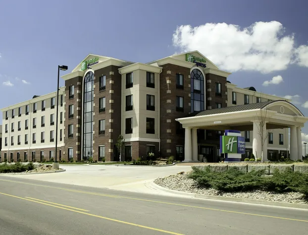 Holiday Inn Express Hotel & Suites Marion Northeast by IHG hotel detail image 3