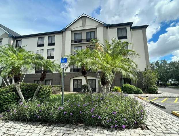 Red Roof PLUS+ Fort Myers hotel detail image 4