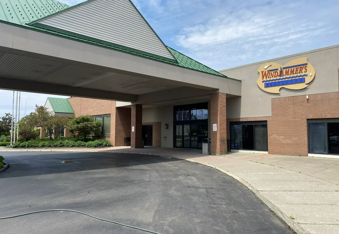 Clarion Hotel Conference Center on Lake Erie hotel hero