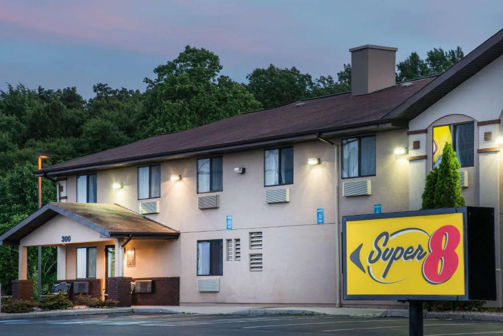 Super 8 by Wyndham Thurmont hotel hero