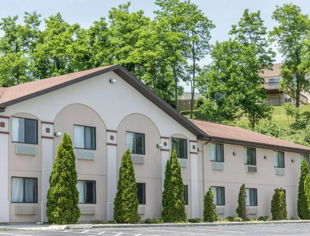 Super 8 by Wyndham Thurmont hotel detail image 1